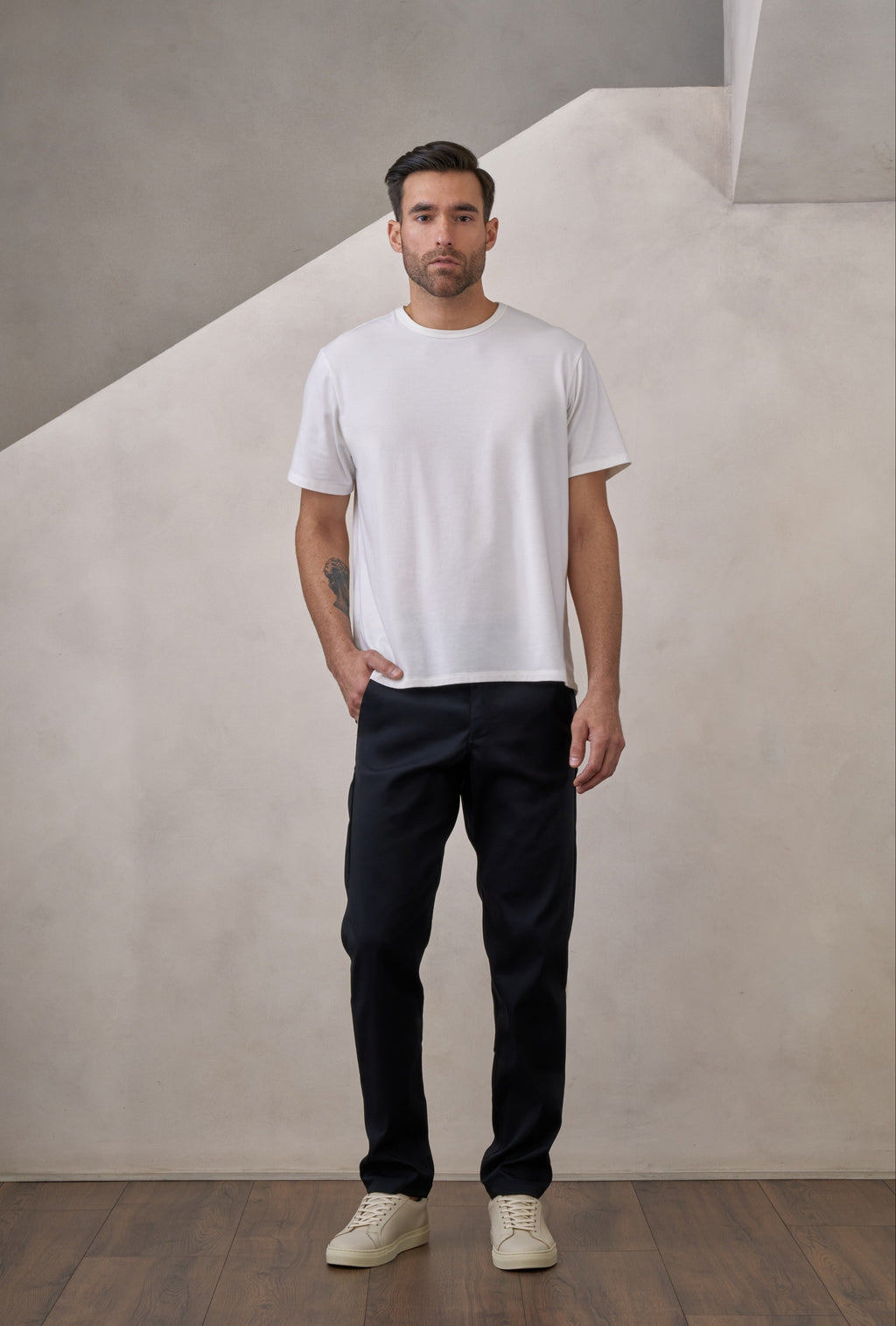 Pantalón negro básico para hombre