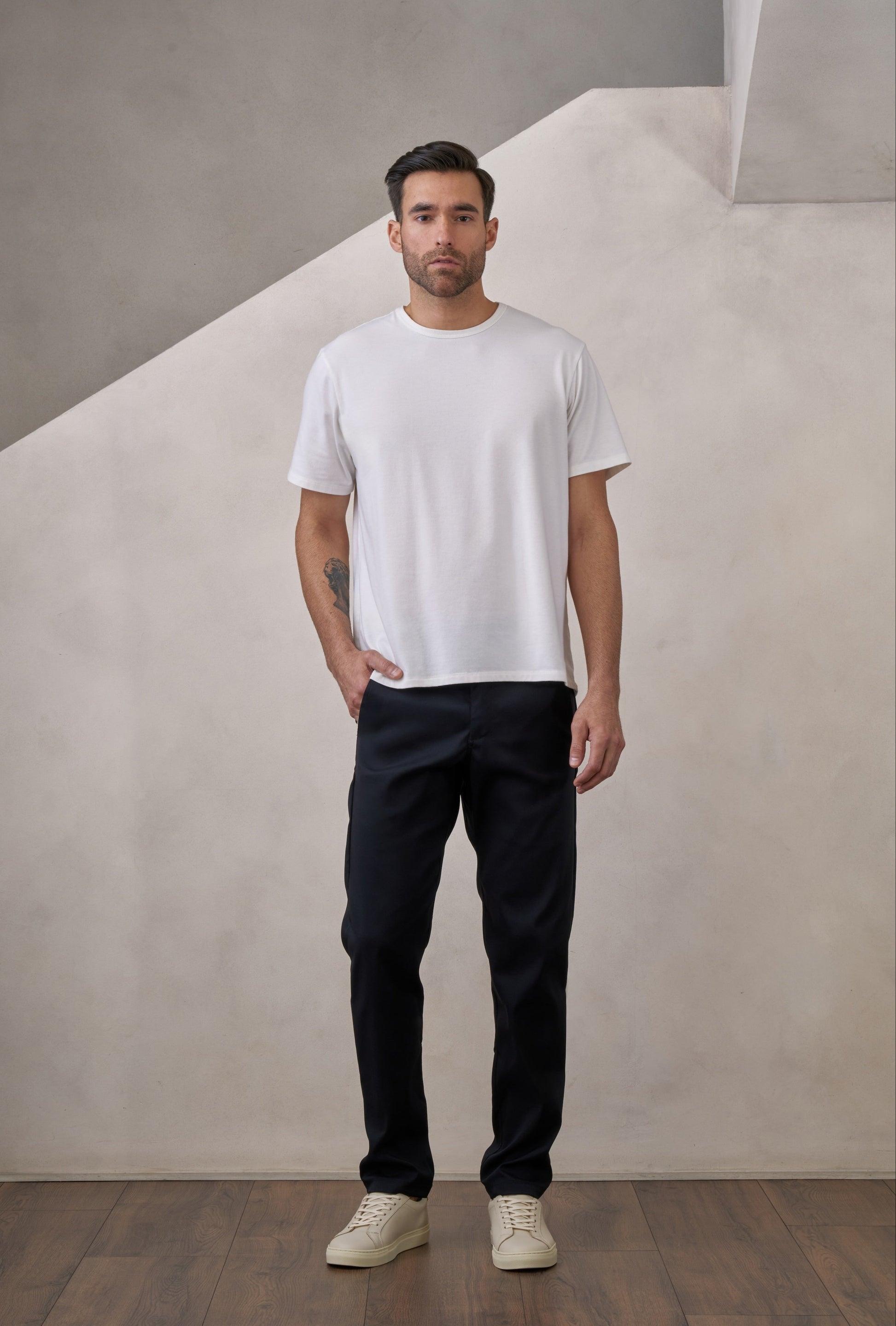 Pantalón negro básico para hombre